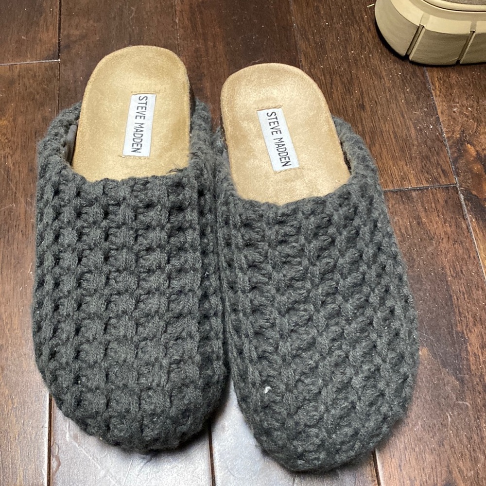 Sweater knit clogs